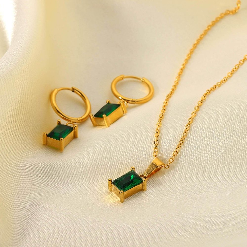 Emerald Lana Necklace - Picture 4 of 8